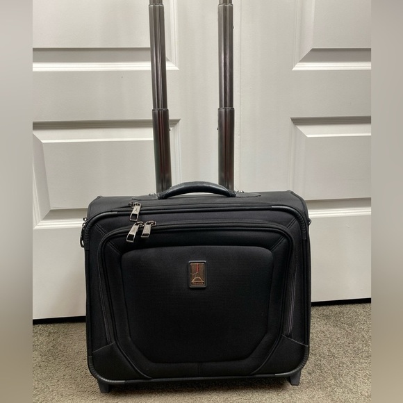 TravelPro Platinum Magna Deluxe Rolling Tote Carry-on w/Computer Sleeve Black - Picture 1 of 7